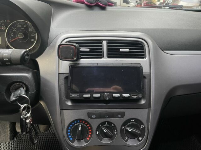 Фіат Гранде Пунто 2012 у Вінниці на Automoto.ua Сірий Фіат Гранде Пунто, об'ємом двигуна 1.4 л та пробігом 219 тис. км за 5699 $, фото 15 на Automoto.ua