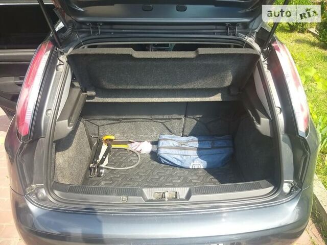 Серый Фиат Гранде Пунто, объемом двигателя 1.4 л и пробегом 167 тыс. км за 4500 $, фото 21 на Automoto.ua