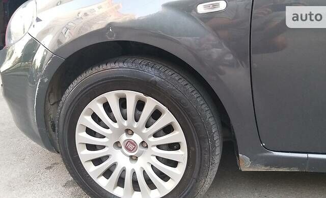 Серый Фиат Гранде Пунто, объемом двигателя 1.4 л и пробегом 167 тыс. км за 4500 $, фото 11 на Automoto.ua