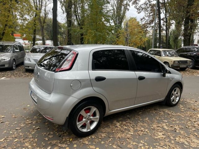 Фіат Гранде Пунто 2012 у Вінниці на Automoto.ua Сірий Фіат Гранде Пунто, об'ємом двигуна 1.4 л та пробігом 219 тис. км за 5699 $, фото 3 на Automoto.ua