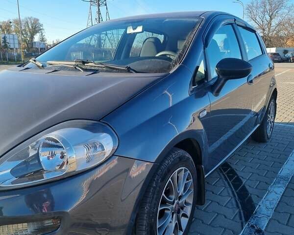 Серый Фиат Гранде Пунто, объемом двигателя 1.37 л и пробегом 130 тыс. км за 6000 $, фото 1 на Automoto.ua