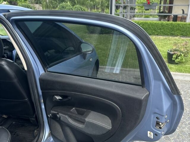 Серый Фиат Гранде Пунто, объемом двигателя 1.4 л и пробегом 151 тыс. км за 3999 $, фото 17 на Automoto.ua