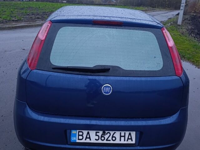 Синій Фіат Гранде Пунто, об'ємом двигуна 1.4 л та пробігом 312 тис. км за 3200 $, фото 7 на Automoto.ua