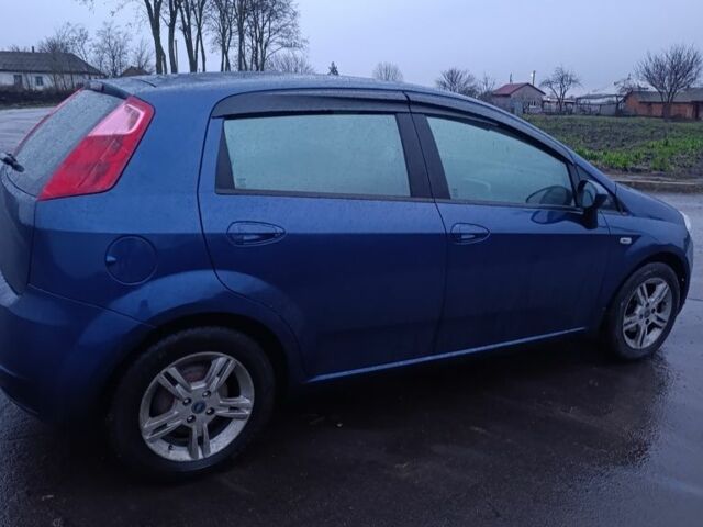 Синій Фіат Гранде Пунто, об'ємом двигуна 1.4 л та пробігом 312 тис. км за 3200 $, фото 5 на Automoto.ua