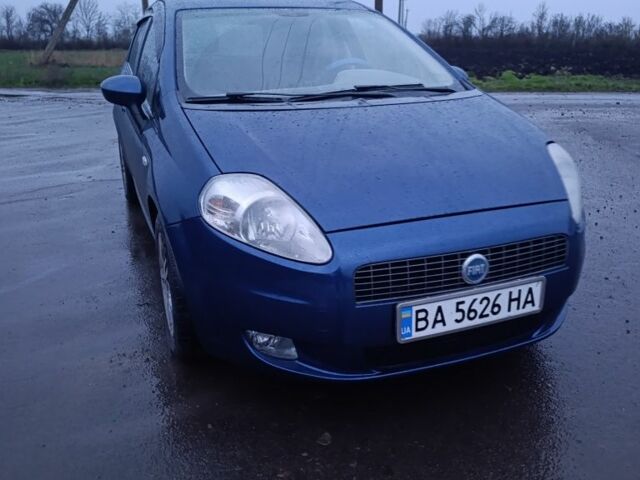 Синій Фіат Гранде Пунто, об'ємом двигуна 1.4 л та пробігом 312 тис. км за 3200 $, фото 2 на Automoto.ua