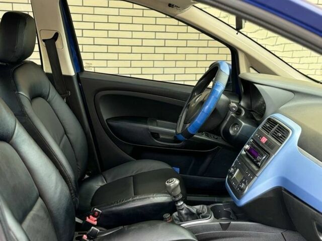 Синий Фиат Гранде Пунто, объемом двигателя 1.4 л и пробегом 180 тыс. км за 4700 $, фото 6 на Automoto.ua