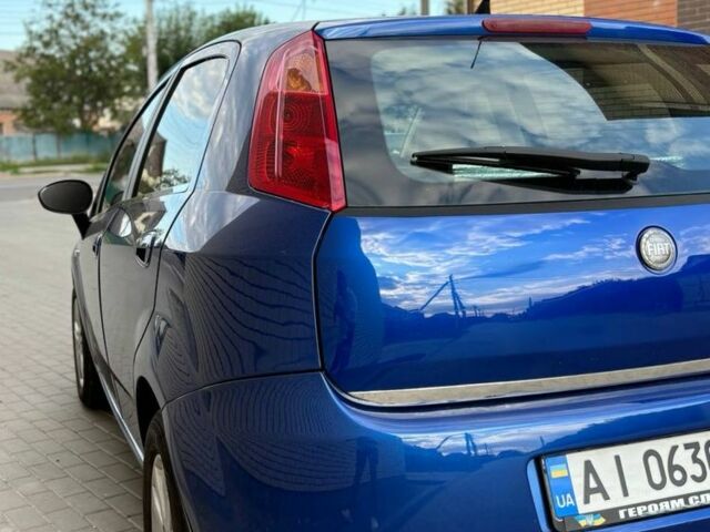 Синий Фиат Гранде Пунто, объемом двигателя 1.4 л и пробегом 180 тыс. км за 4700 $, фото 2 на Automoto.ua