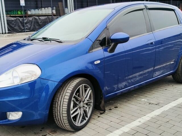 Синій Фіат Гранде Пунто, об'ємом двигуна 1.4 л та пробігом 159 тис. км за 5000 $, фото 2 на Automoto.ua