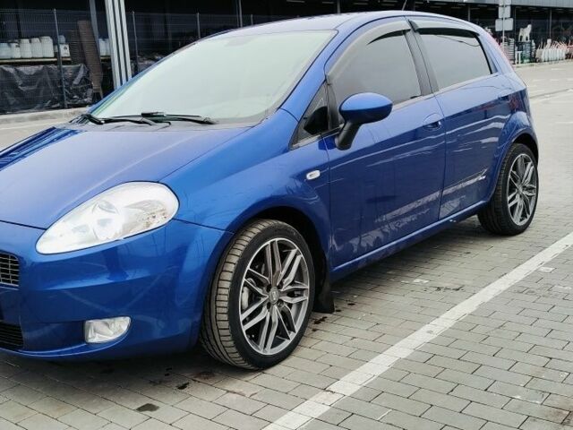 Синій Фіат Гранде Пунто, об'ємом двигуна 1.4 л та пробігом 159 тис. км за 5000 $, фото 1 на Automoto.ua