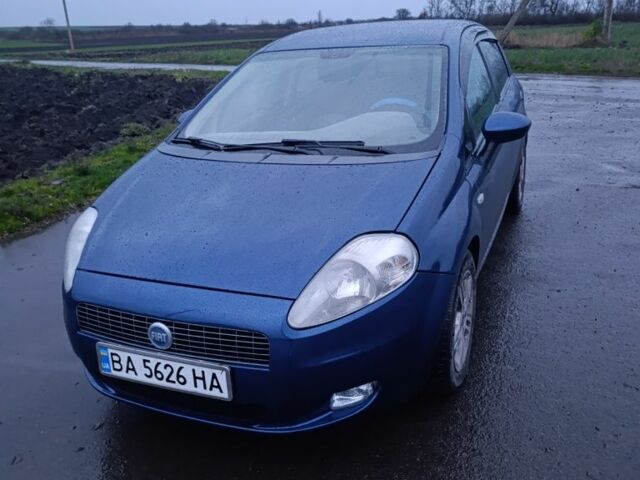 Синій Фіат Гранде Пунто, об'ємом двигуна 1.4 л та пробігом 312 тис. км за 3200 $, фото 1 на Automoto.ua