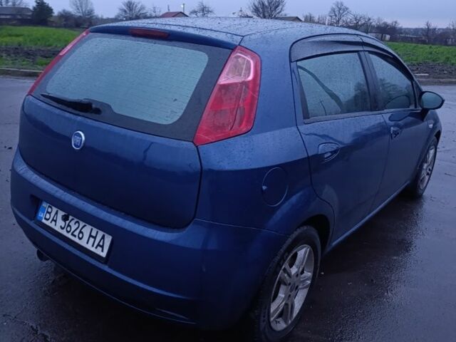 Синій Фіат Гранде Пунто, об'ємом двигуна 1.4 л та пробігом 312 тис. км за 3200 $, фото 6 на Automoto.ua
