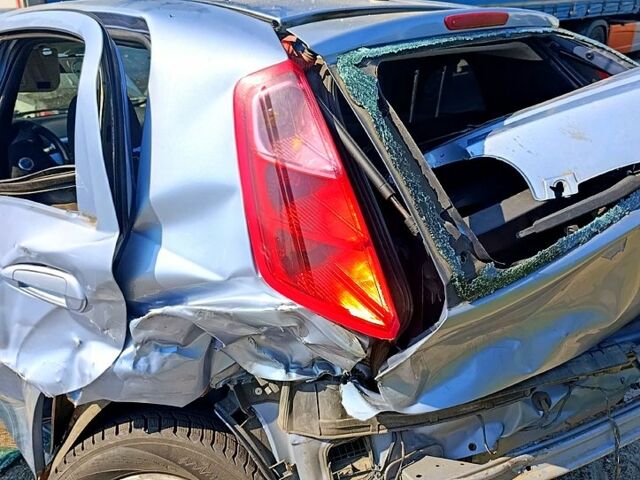 Синий Фиат Гранде Пунто, объемом двигателя 1.4 л и пробегом 260 тыс. км за 600 $, фото 7 на Automoto.ua