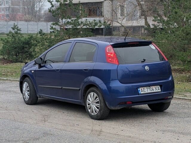 Синий Фиат Гранде Пунто, объемом двигателя 1.4 л и пробегом 204 тыс. км за 3999 $, фото 2 на Automoto.ua
