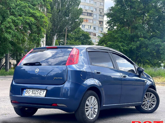 Синій Фіат Гранде Пунто, об'ємом двигуна 1.4 л та пробігом 166 тис. км за 4400 $, фото 3 на Automoto.ua