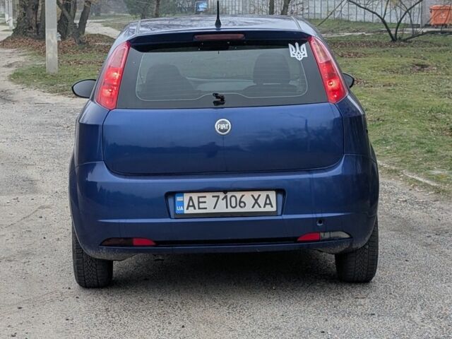 Синий Фиат Гранде Пунто, объемом двигателя 1.4 л и пробегом 204 тыс. км за 3999 $, фото 3 на Automoto.ua