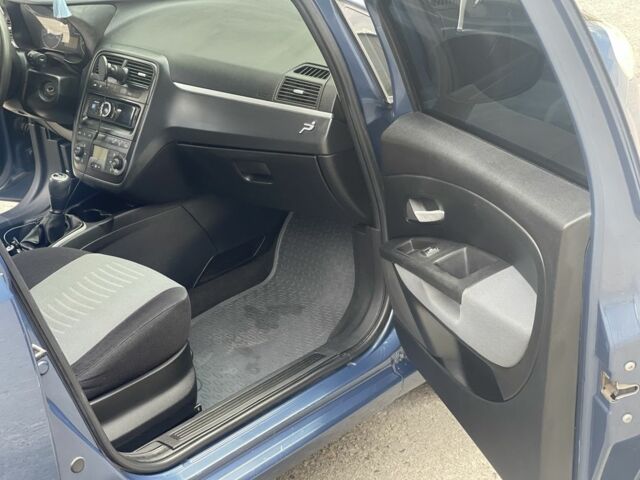 Синій Фіат Гранде Пунто, об'ємом двигуна 1.4 л та пробігом 166 тис. км за 4200 $, фото 10 на Automoto.ua