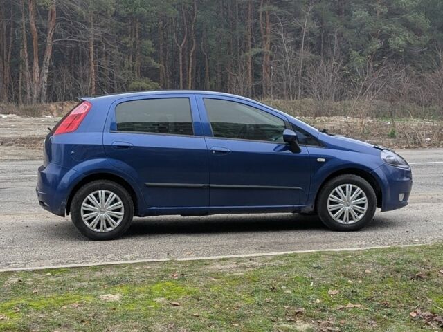 Синий Фиат Гранде Пунто, объемом двигателя 1.4 л и пробегом 204 тыс. км за 3999 $, фото 5 на Automoto.ua