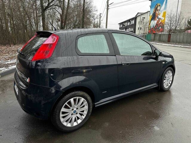 Синий Фиат Гранде Пунто, объемом двигателя 1.4 л и пробегом 310 тыс. км за 3700 $, фото 4 на Automoto.ua