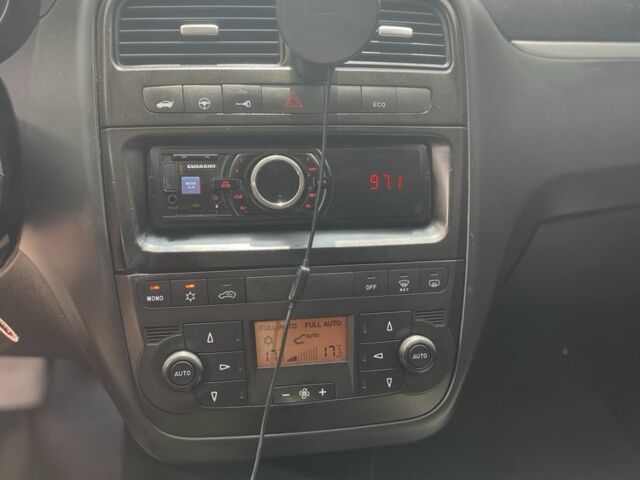 Синій Фіат Гранде Пунто, об'ємом двигуна 1.4 л та пробігом 166 тис. км за 4200 $, фото 15 на Automoto.ua