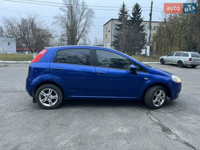 Синий Фиат Гранде Пунто, объемом двигателя 1.4 л и пробегом 152 тыс. км за 2700 $, фото 5 на Automoto.ua