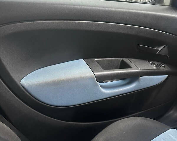 Синий Фиат Гранде Пунто, объемом двигателя 1.4 л и пробегом 152 тыс. км за 2700 $, фото 14 на Automoto.ua