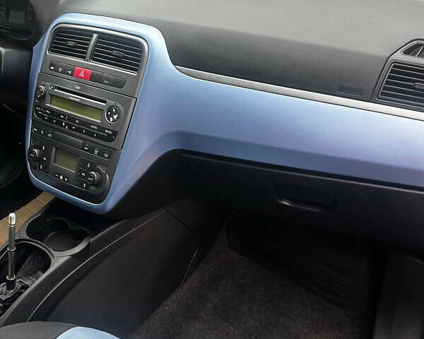 Синий Фиат Гранде Пунто, объемом двигателя 1.4 л и пробегом 152 тыс. км за 2700 $, фото 12 на Automoto.ua