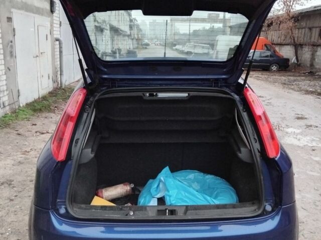 Синій Фіат Гранде Пунто, об'ємом двигуна 1.4 л та пробігом 298 тис. км за 4000 $, фото 6 на Automoto.ua