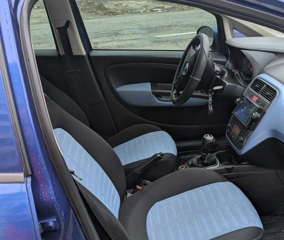 Синий Фиат Гранде Пунто, объемом двигателя 1.4 л и пробегом 204 тыс. км за 3999 $, фото 7 на Automoto.ua