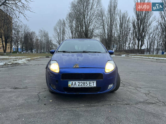 Синий Фиат Гранде Пунто, объемом двигателя 1.4 л и пробегом 152 тыс. км за 2700 $, фото 8 на Automoto.ua
