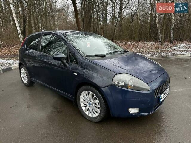 Синій Фіат Гранде Пунто, об'ємом двигуна 1.37 л та пробігом 300 тис. км за 3700 $, фото 1 на Automoto.ua