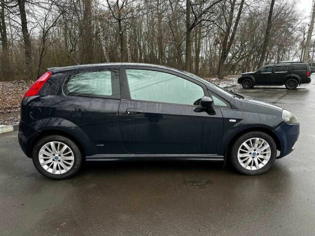 Синий Фиат Гранде Пунто, объемом двигателя 1.4 л и пробегом 310 тыс. км за 3700 $, фото 5 на Automoto.ua