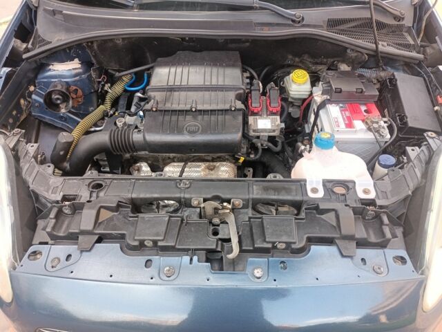 Синий Фиат Гранде Пунто, объемом двигателя 1.4 л и пробегом 215 тыс. км за 3999 $, фото 9 на Automoto.ua