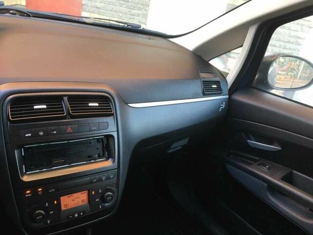 Синий Фиат Гранде Пунто, объемом двигателя 0 л и пробегом 118 тыс. км за 4470 $, фото 5 на Automoto.ua