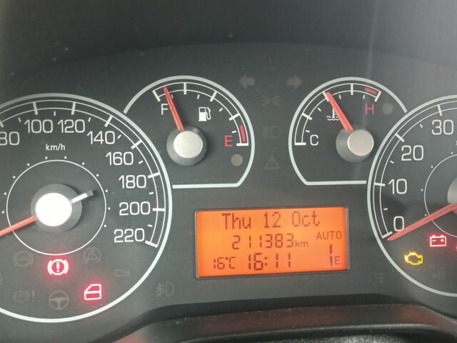 Синий Фиат Гранде Пунто, объемом двигателя 1.4 л и пробегом 215 тыс. км за 3999 $, фото 8 на Automoto.ua