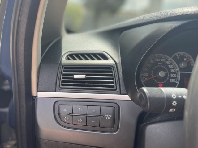 Синій Фіат Гранде Пунто, об'ємом двигуна 1.4 л та пробігом 166 тис. км за 4200 $, фото 17 на Automoto.ua