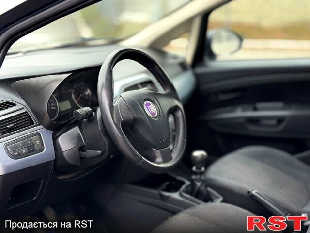 Синий Фиат Гранде Пунто, объемом двигателя 1.2 л и пробегом 235 тыс. км за 2650 $, фото 6 на Automoto.ua