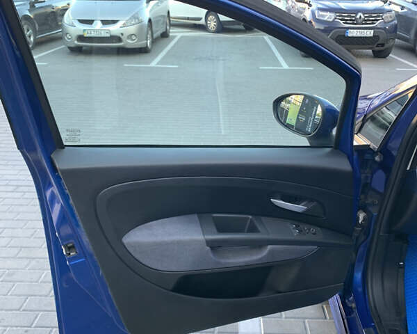 Синий Фиат Гранде Пунто, объемом двигателя 1.37 л и пробегом 360 тыс. км за 3400 $, фото 11 на Automoto.ua