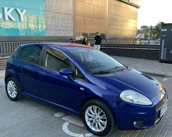 Синий Фиат Гранде Пунто, объемом двигателя 1.37 л и пробегом 360 тыс. км за 3400 $, фото 3 на Automoto.ua