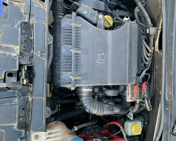 Синий Фиат Гранде Пунто, объемом двигателя 1.37 л и пробегом 360 тыс. км за 3400 $, фото 14 на Automoto.ua