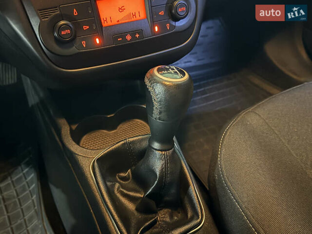 Синій Фіат Гранде Пунто, об'ємом двигуна 1.37 л та пробігом 159 тис. км за 4300 $, фото 14 на Automoto.ua