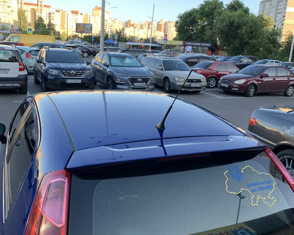 Синий Фиат Гранде Пунто, объемом двигателя 1.37 л и пробегом 360 тыс. км за 3400 $, фото 2 на Automoto.ua