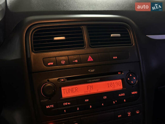 Синій Фіат Гранде Пунто, об'ємом двигуна 1.37 л та пробігом 159 тис. км за 4300 $, фото 12 на Automoto.ua
