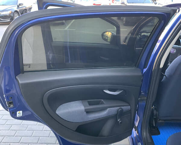 Синий Фиат Гранде Пунто, объемом двигателя 1.37 л и пробегом 360 тыс. км за 3400 $, фото 13 на Automoto.ua