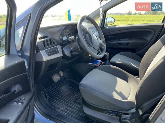 Синий Фиат Гранде Пунто, объемом двигателя 1.37 л и пробегом 72 тыс. км за 5900 $, фото 10 на Automoto.ua