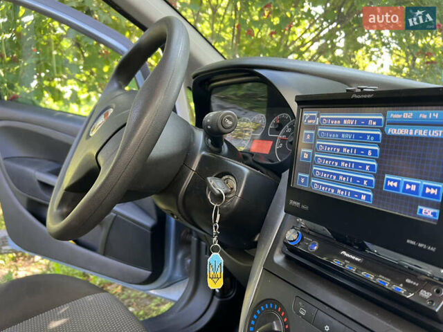 Синий Фиат Гранде Пунто, объемом двигателя 1.37 л и пробегом 72 тыс. км за 5900 $, фото 6 на Automoto.ua