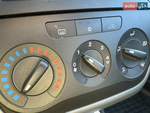 Синий Фиат Гранде Пунто, объемом двигателя 1.37 л и пробегом 72 тыс. км за 5900 $, фото 8 на Automoto.ua