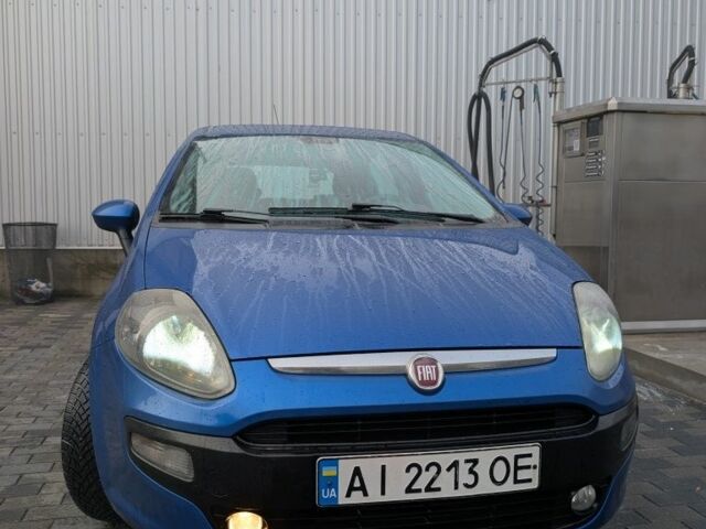 Синий Фиат Гранде Пунто, объемом двигателя 1.2 л и пробегом 238 тыс. км за 4500 $, фото 1 на Automoto.ua