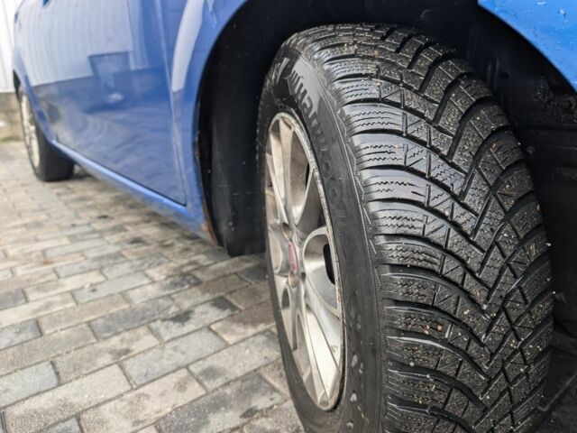 Синий Фиат Гранде Пунто, объемом двигателя 1.2 л и пробегом 238 тыс. км за 4500 $, фото 7 на Automoto.ua