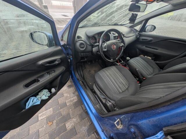 Синий Фиат Гранде Пунто, объемом двигателя 1.2 л и пробегом 238 тыс. км за 4500 $, фото 9 на Automoto.ua