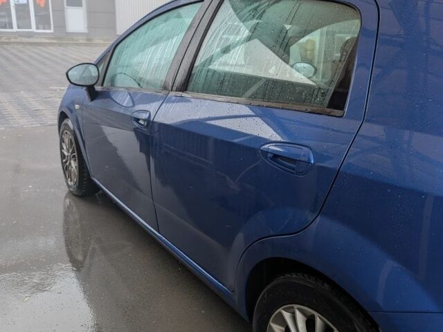 Синий Фиат Гранде Пунто, объемом двигателя 1.2 л и пробегом 238 тыс. км за 4500 $, фото 3 на Automoto.ua